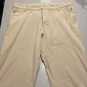 Lululemon ABC Classic Fit  32” Warpstreme 5 Pocket Pant Men's 32 x 32. Trench.